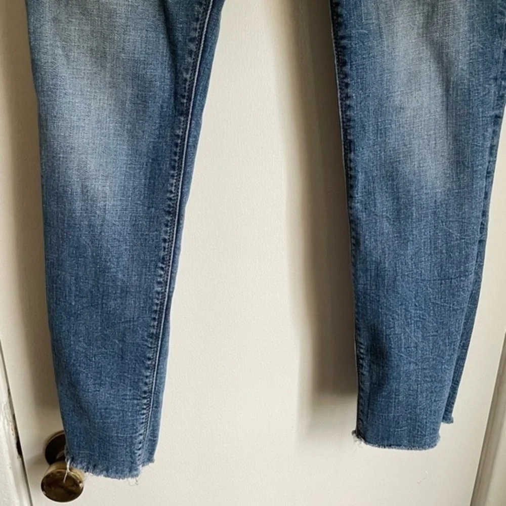Lucky Brand Cropped Blue Jeans‎ size 8/29